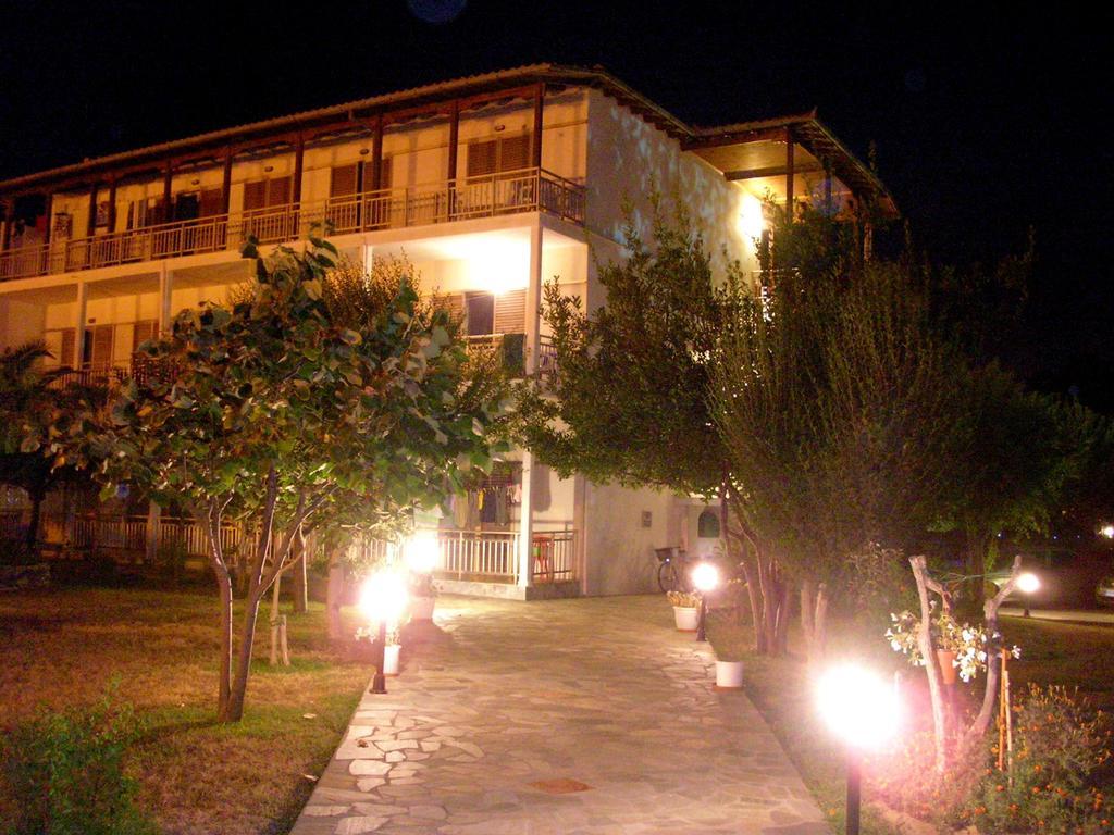 Apartments Ziogas Paralía Skotínis Exteriör bild