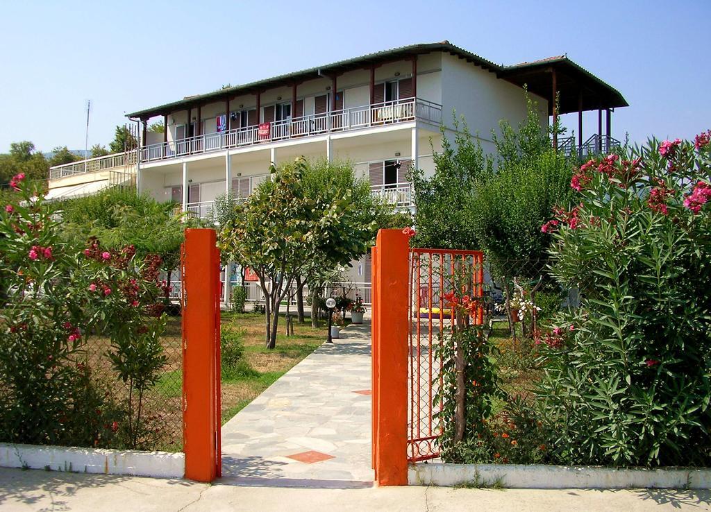 Apartments Ziogas Paralía Skotínis Exteriör bild