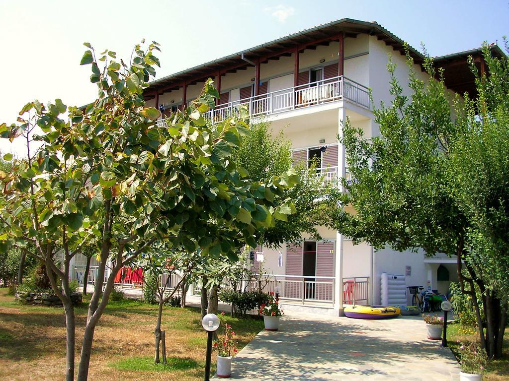 Apartments Ziogas Paralía Skotínis Exteriör bild